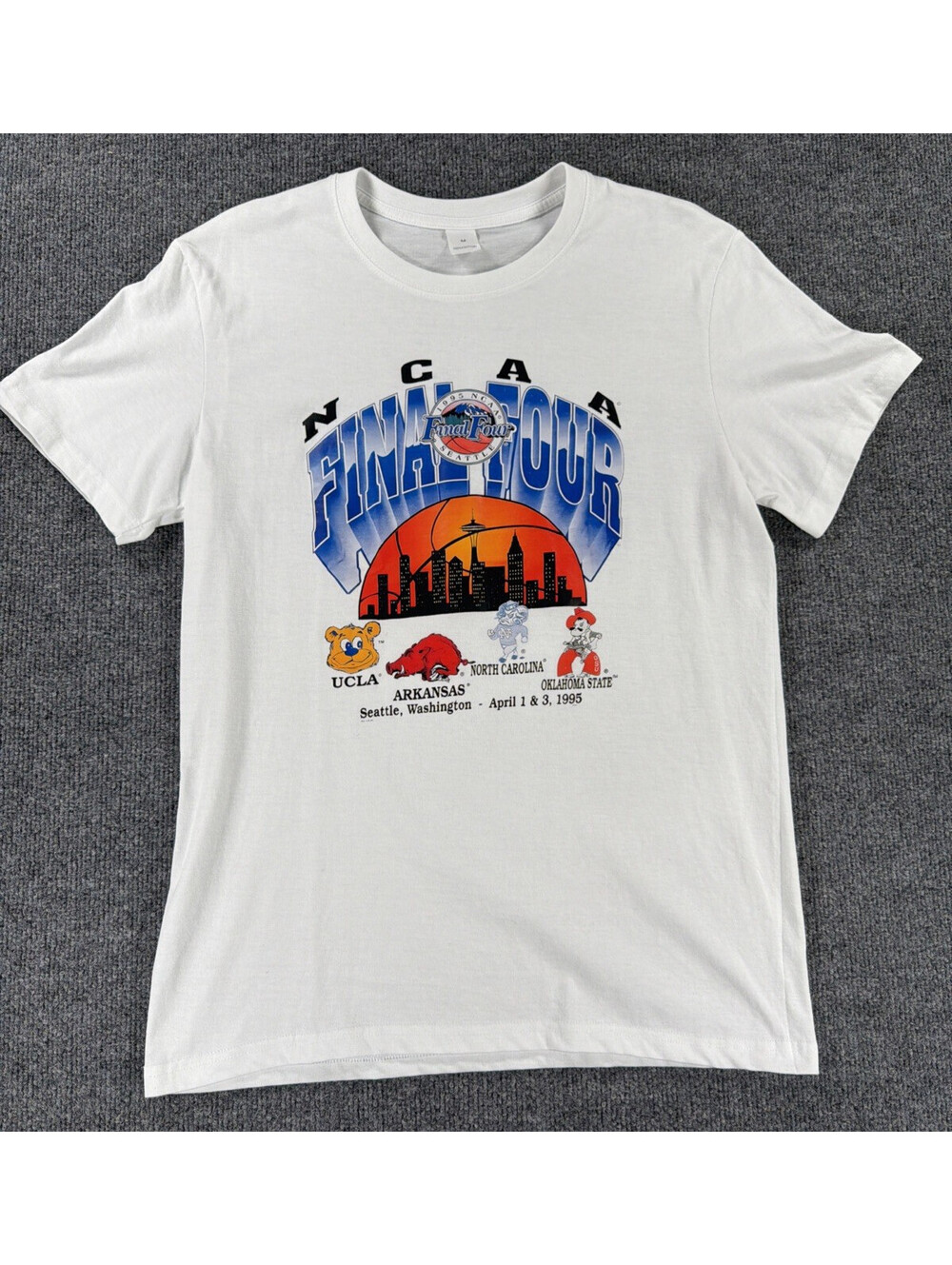 NCAA Final Four 1995 Seattle Graphic T-Shirt Men's Medium